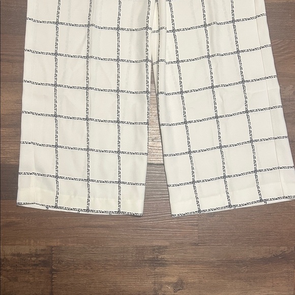 Express High Rise Checkered White Pants - Wide Leg 2R/2R - Picture 5 of 9